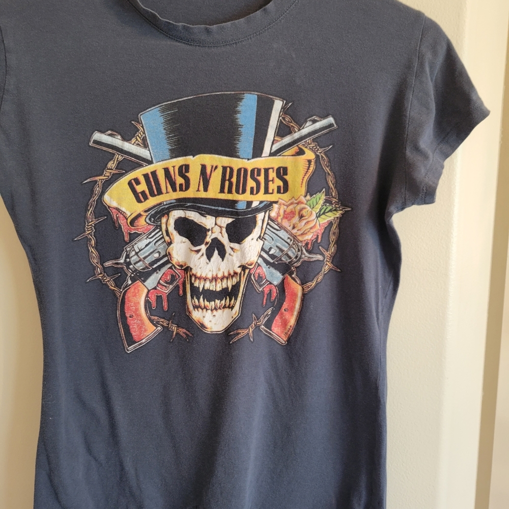 Guns and Rpses Tshirt